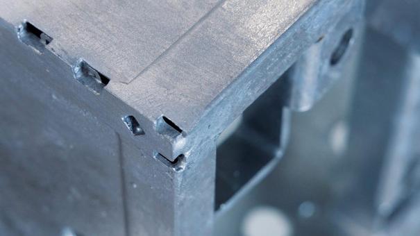 Material / Galvanised steel frame