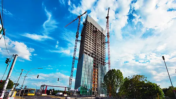 Estrel Tower Berlin – Schalung & Safescreen-Schutz